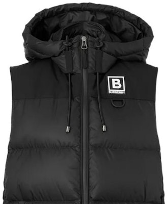 (W) バーバリー FW22 ブラック レタープリント フード付き ダウンベスト 80614071 Lookbook (W) バーバリー FW22 ブラック レタープリント フード付き ダウンベスト 80614071