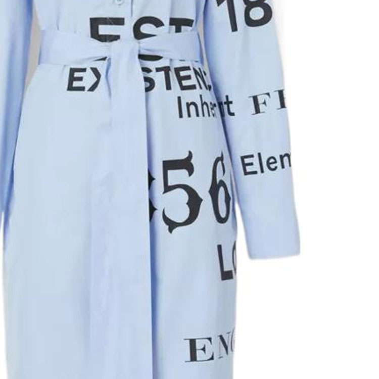 Details for (W) Burberry FW22 Gaun Lengan Panjang Cetak Huruf Biru dengan Ikatan Pinggang. 80581041