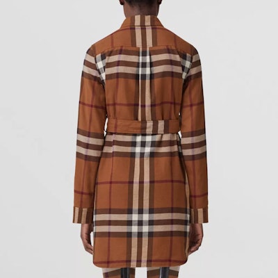(W) 버버리 FW22 브라운 체크 코튼 벨티드 롱 슬리브 셔츠 원피스. 80624101 Shop (W) 버버리 FW22 브라운 체크 코튼 벨티드 롱 슬리브 셔츠 원피스. 80624101