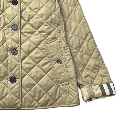 (Women) Burberry FW22 Checkered Cotton Jacket in Khaki. 80530461 Details for (Women) Burberry FW22 Checkered Cotton Jacket in Khaki. 80530461