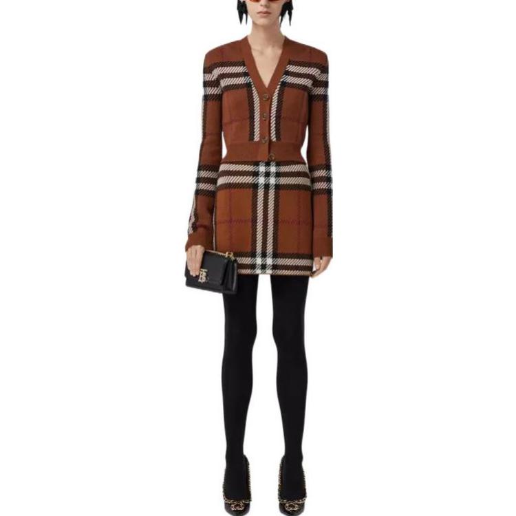 Lookbook (Women) Burberry FW22  Checkered V-Neck Button-Up Short Cardigan Birch Brown. 80632191
