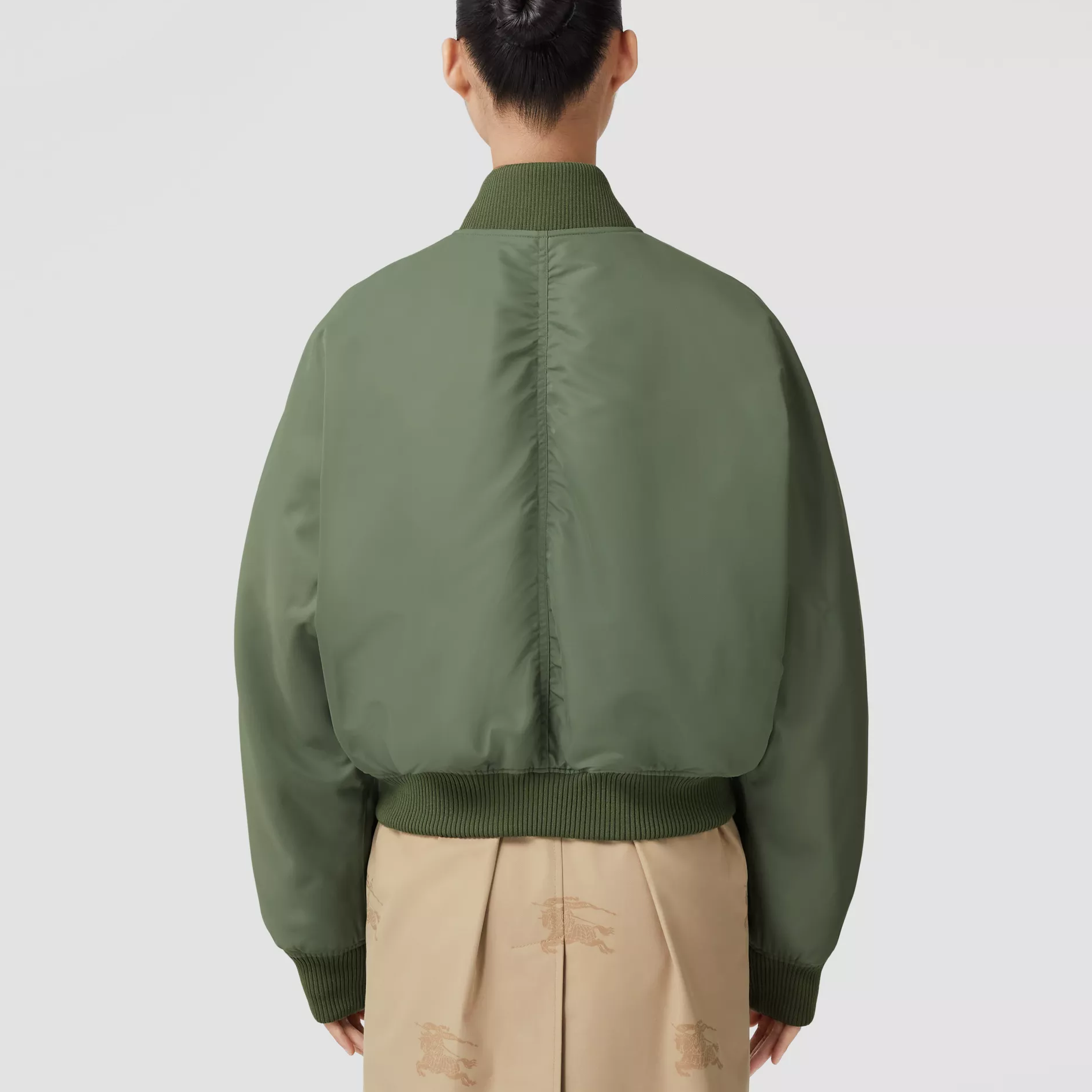 Purchase (Women) Burberry FW22  Green Solid Pocket Cotton Jacket Coat. 80633311