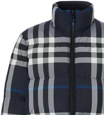 (Women) Burberry FW22 Logo Zip Plaid Short Down Jacket Navy Blue. 80578421 Details for (Women) Burberry FW22 Logo Zip Plaid Short Down Jacket Navy Blue. 80578421