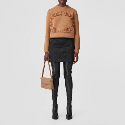 (Women) Burberry FW22 Oak Leaf Letter Embroidery Wool Sweater Brown. 80621031 Lookbook (Women) Burberry FW22 Oak Leaf Letter Embroidery Wool Sweater Brown. 80621031