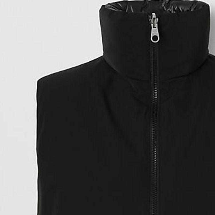 Lookbook (W) バーバリー FW22 リバーシブル コンステレーションプリント ブラックベスト. 80578891