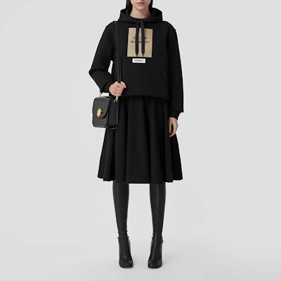 (W) 버버리 FW22 블랙 로고 프린트 후디 80571221 Lookbook (W) 버버리 FW22 블랙 로고 프린트 후디 80571221