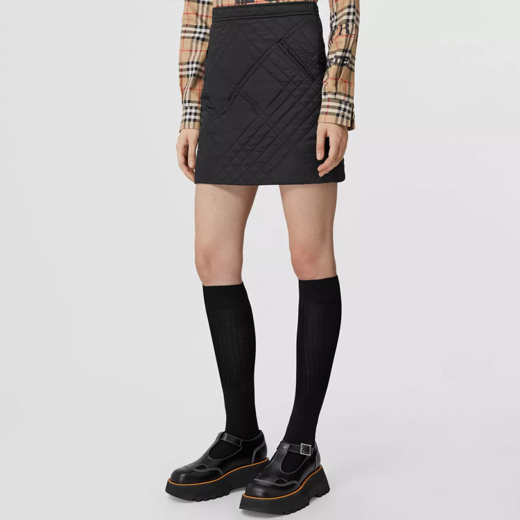 (Women) Burberry FW22 Black Quilted Check Mini Skirt with Zip Pocket 80609631 圖 5