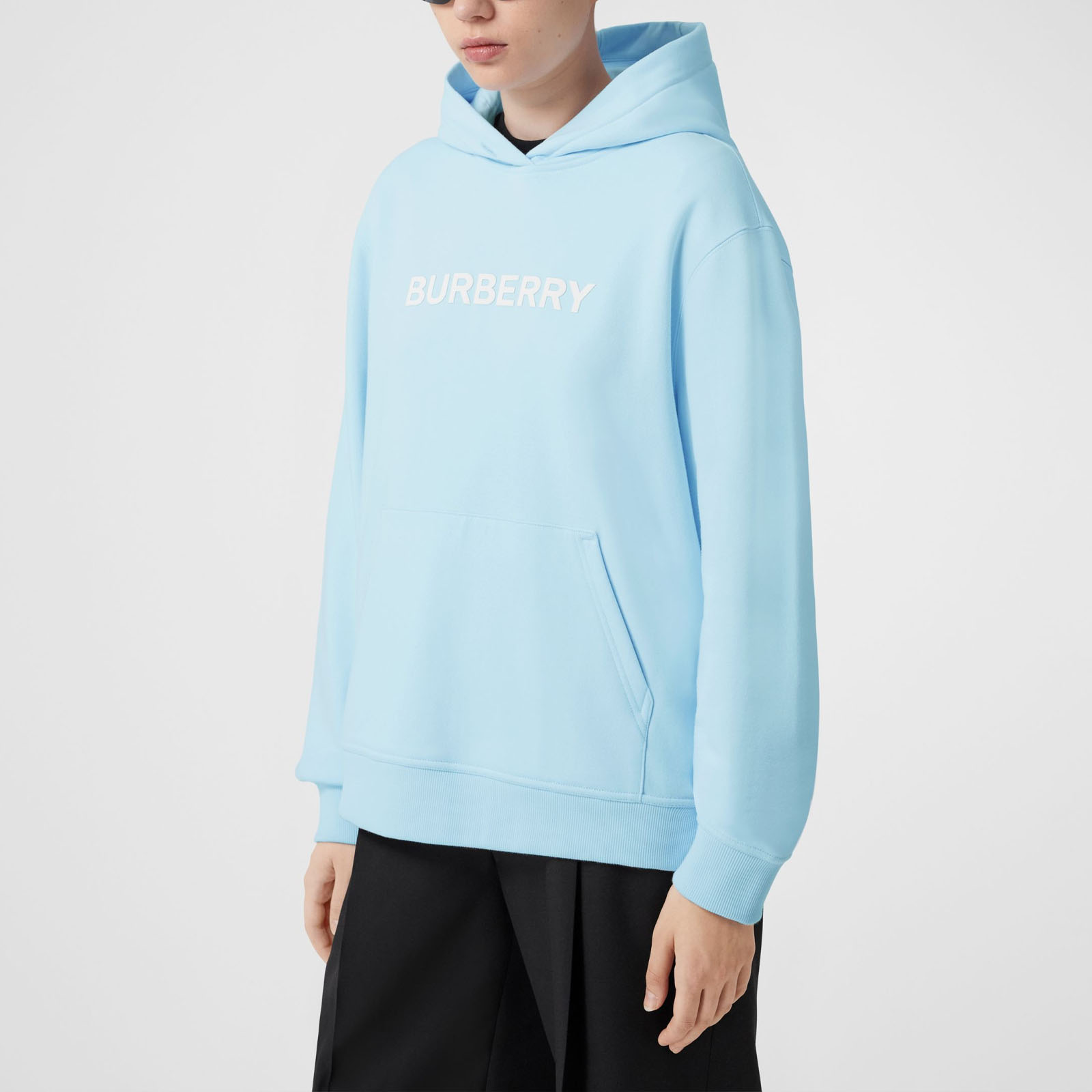 (Women) Burberry FW22 Letter Print Oversized Hoodie Light Blue . 80635791 圖 4