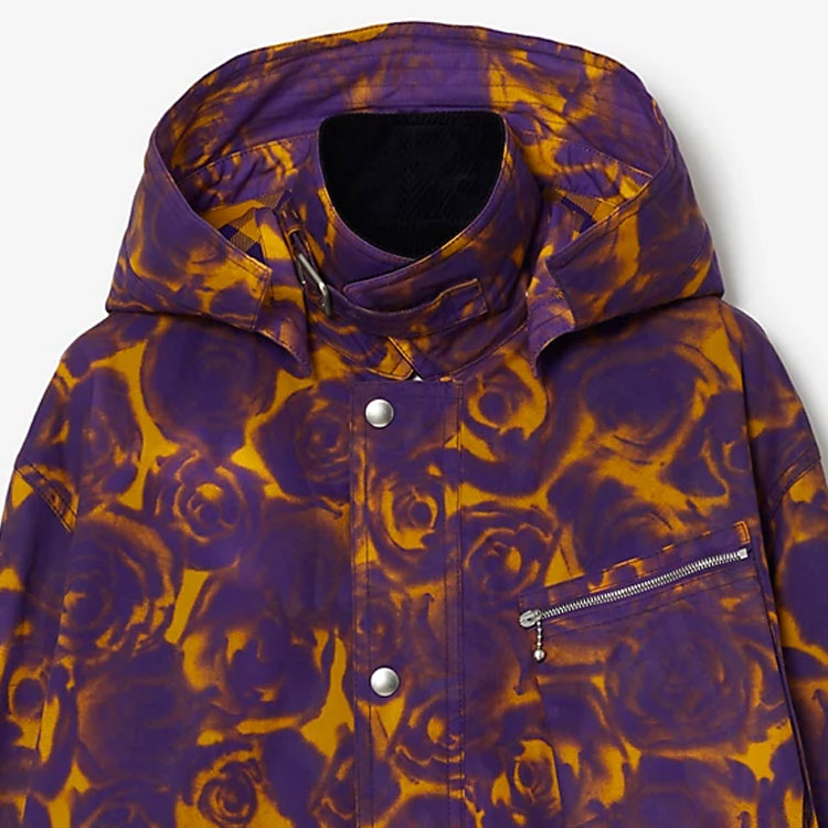 Lookbook (W) Burberry FW23 Jaket Hoodie dengan Motif Mawar Warna Kuning Autumn Pear. 80772791