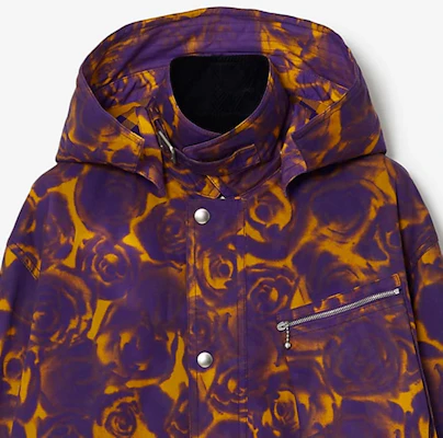 (W) Burberry FW23 Jaket Hoodie dengan Motif Mawar Warna Kuning Autumn Pear. 80772791 Lookbook (W) Burberry FW23 Jaket Hoodie dengan Motif Mawar Warna Kuning Autumn Pear. 80772791