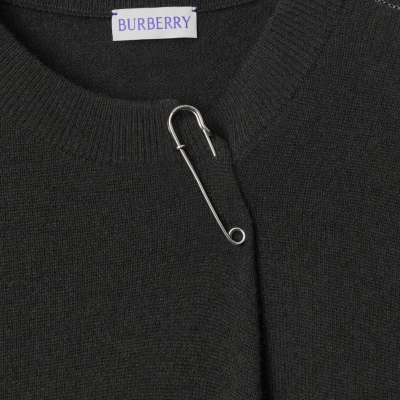(Women) Burberry FW23  Solid Color Pin Detail Crewneck Sweater in Charcoal Gray. 80836261 圖 4