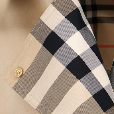 (W) Burberry FW23 卡其色腰帶格紋細節風衣外套。 80763631 Sizing (W) Burberry FW23 卡其色腰帶格紋細節風衣外套。 80763631