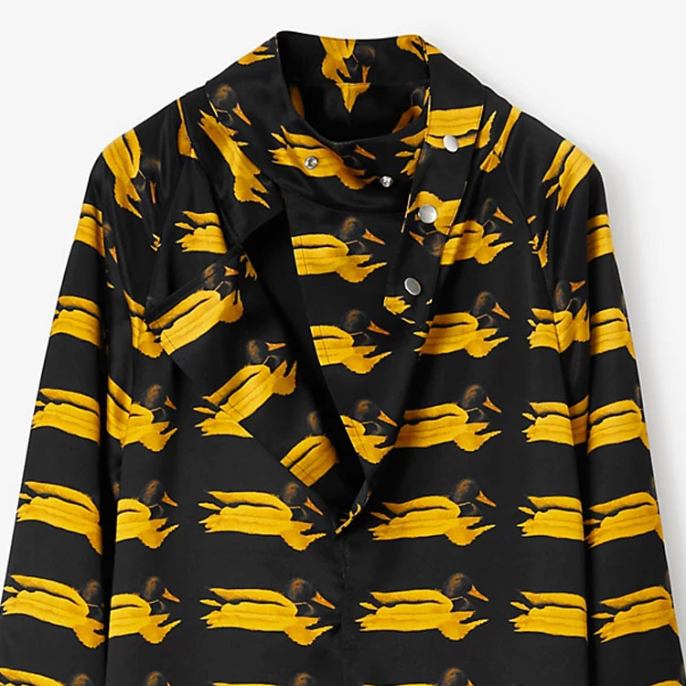 Details for (W) 버버리 FW23 애니멀 프린트 긴팔 드레스 - 가을 배 옐로우. 80772591