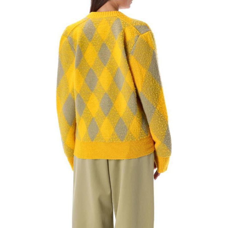 Shop (W) 버버리 FW23 아가일 브이넥 버튼업 루즈핏 니트 스웨터 여성 미모사 옐로우. 80776841