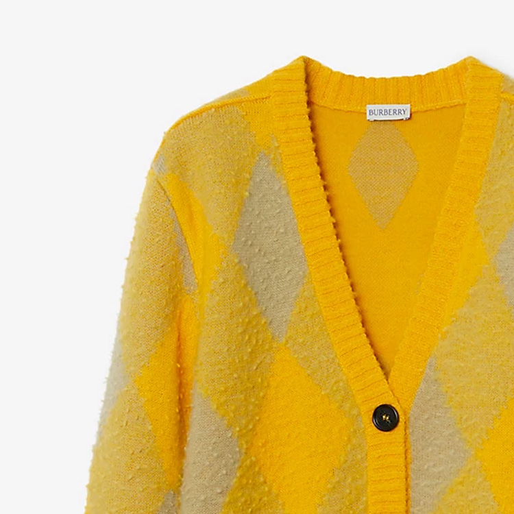 Purchase (W) 버버리 FW23 아가일 브이넥 버튼업 루즈핏 니트 스웨터 여성 미모사 옐로우. 80776841