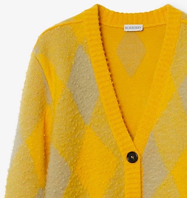 (W) 버버리 FW23 아가일 브이넥 버튼업 루즈핏 니트 스웨터 여성 미모사 옐로우. 80776841 Purchase (W) 버버리 FW23 아가일 브이넥 버튼업 루즈핏 니트 스웨터 여성 미모사 옐로우. 80776841