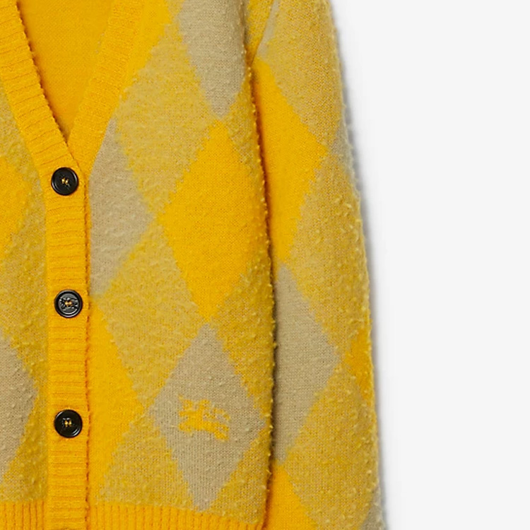 Cheap (W) 버버리 FW23 아가일 브이넥 버튼업 루즈핏 니트 스웨터 여성 미모사 옐로우. 80776841