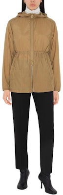 (W) 博柏利FW24 米色连帽宽松长袖夹克,配马术徽标。 80953641 Lookbook (W) 博柏利FW24 米色连帽宽松长袖夹克,配马术徽标。 80953641