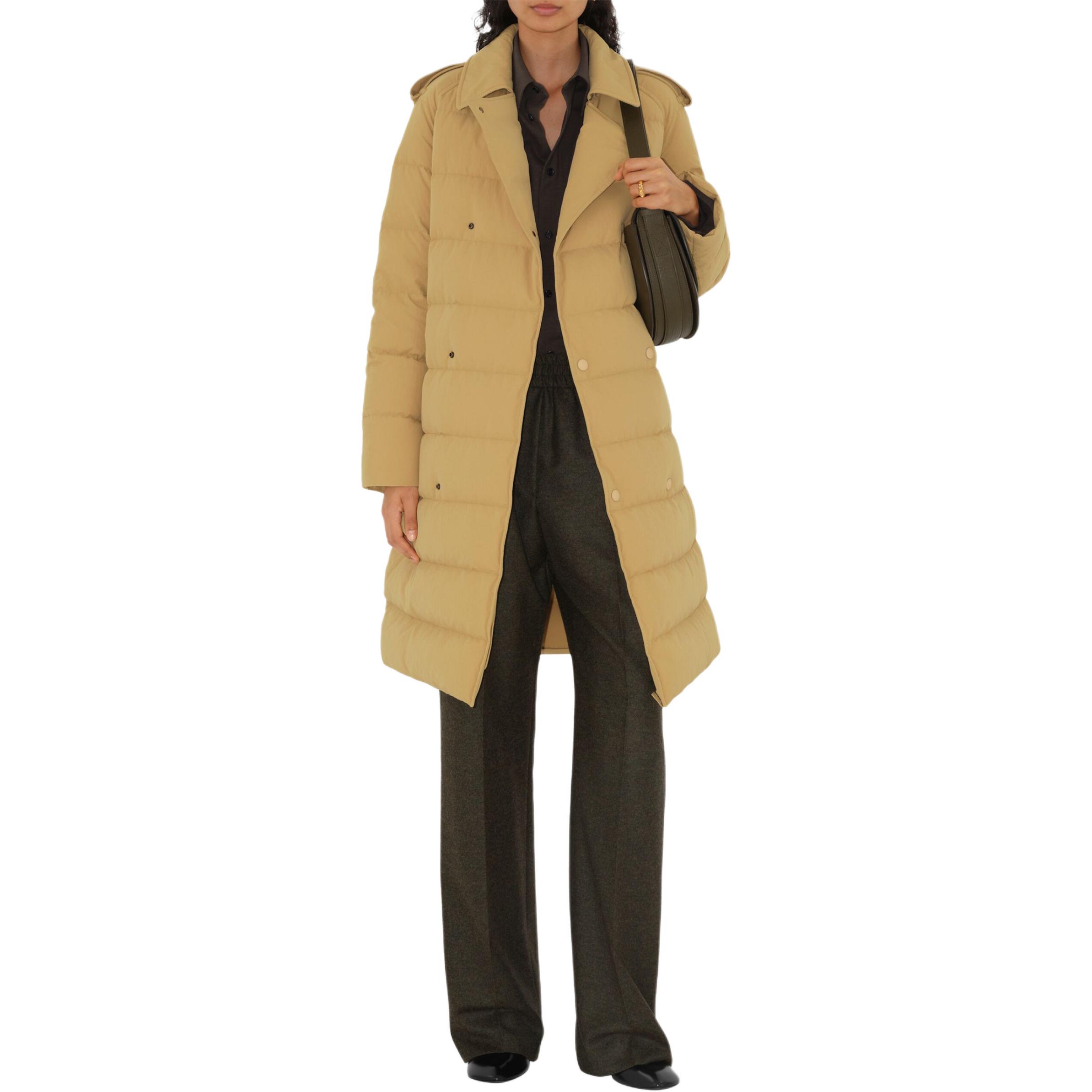 Lookbook (Women) Burberry FW24  Logo Double-Breasted Quilted Down Coat Beige. 809798611