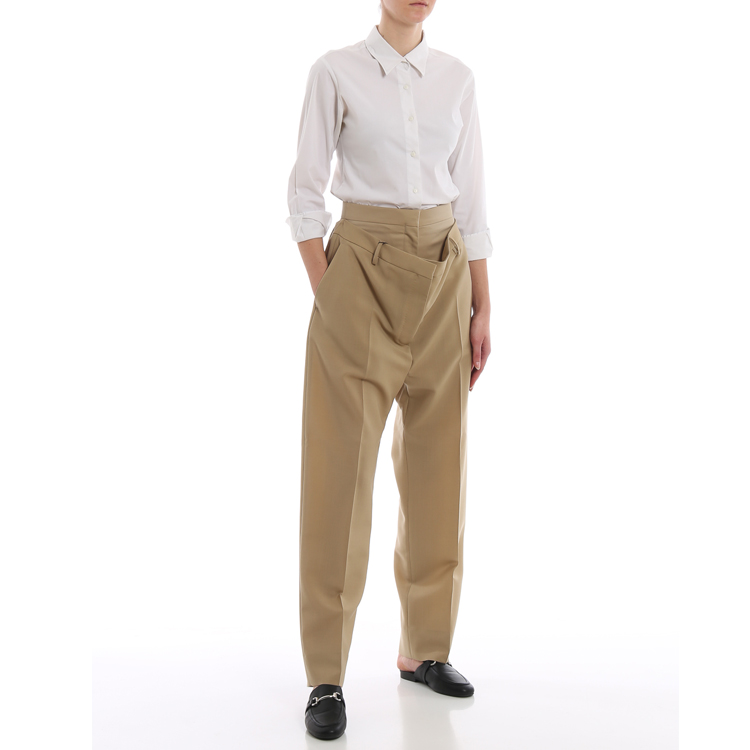 Lookbook (W) Burberry 女款高腰直筒休閒長褲 棕色。 45608371