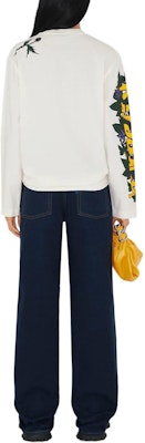 (W) Burberry Ivy Print Oversized Long Sleeve T-Shirt Wanita SS24 - Salt Crystal. 80906421 Details for (W) Burberry Ivy Print Oversized Long Sleeve T-Shirt Wanita SS24 - Salt Crystal. 80906421