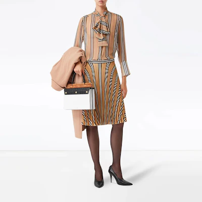 (W) Burberry Khaki Striped A-Line Pleated Midi Skirt dalam Warna Khaki. 80256711 Lookbook (W) Burberry Khaki Striped A-Line Pleated Midi Skirt dalam Warna Khaki. 80256711