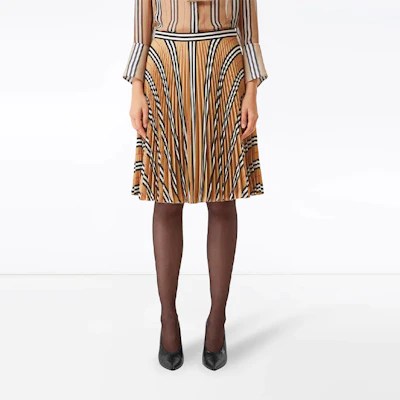 (W) Burberry Khaki Striped A-Line Pleated Midi Skirt dalam Warna Khaki. 80256711 Shop (W) Burberry Khaki Striped A-Line Pleated Midi Skirt dalam Warna Khaki. 80256711