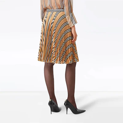 (W) Burberry Khaki Striped A-Line Pleated Midi Skirt dalam Warna Khaki. 80256711 Purchase (W) Burberry Khaki Striped A-Line Pleated Midi Skirt dalam Warna Khaki. 80256711