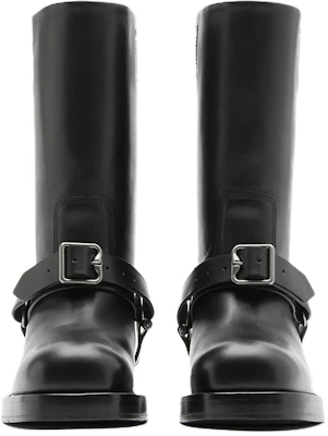 (W) 博柏利黑色皮革舒适短靴 80773921 Lookbook (W) 博柏利黑色皮革舒适短靴 80773921