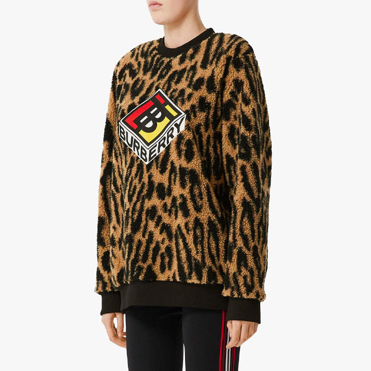 Shop (W) 버버리 레오파드 프린트 로고 풀오버 스웻셔츠 80244931