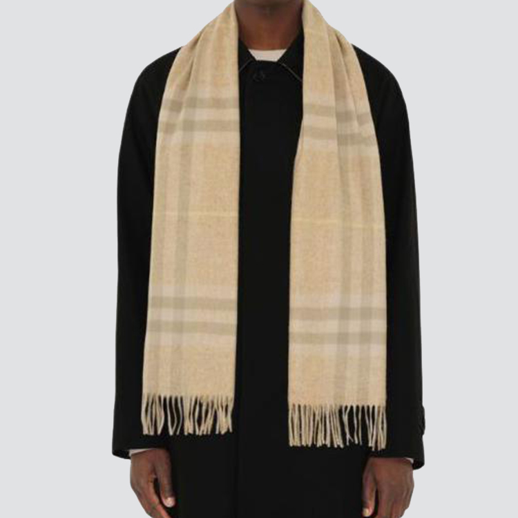 (Women) Burberry Logo Cashmere Scarf for Women in Camel Beige. 8094742 圖 5
