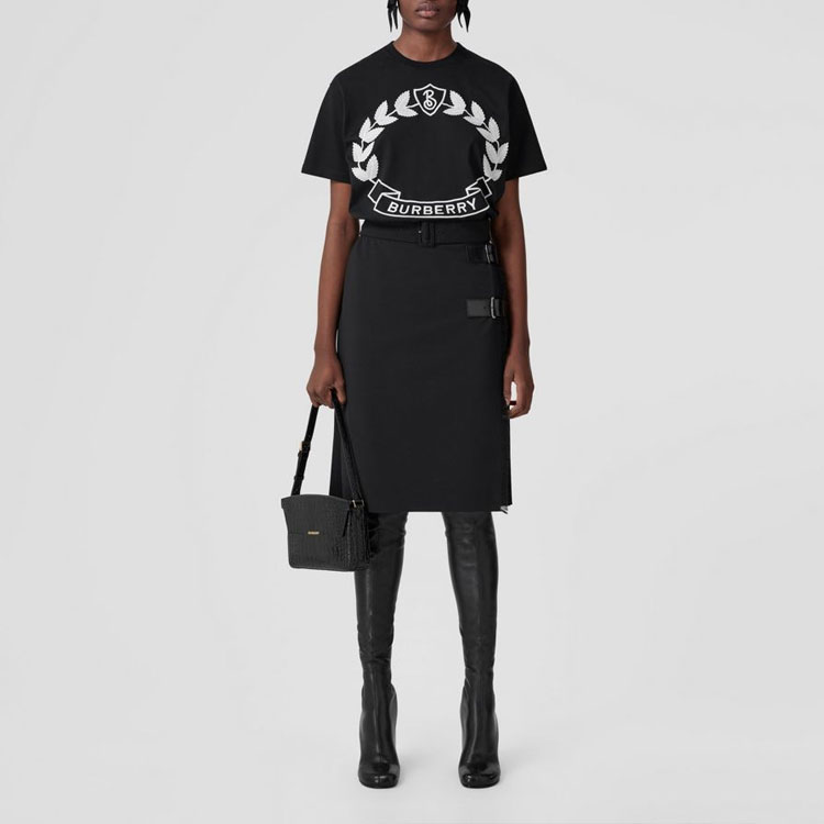 Lookbook (W) Burberry Baju T Longgar Logo Bersulam Leher Bulat Wanita Hitam FW22 80620701