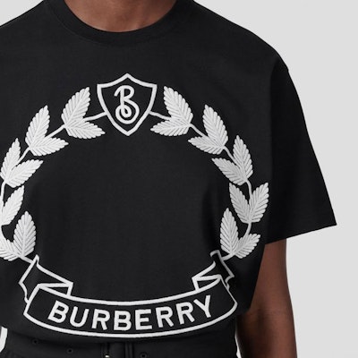 (W) Burberry Baju T Longgar Logo Bersulam Leher Bulat Wanita Hitam FW22 80620701 Details for (W) Burberry Baju T Longgar Logo Bersulam Leher Bulat Wanita Hitam FW22 80620701