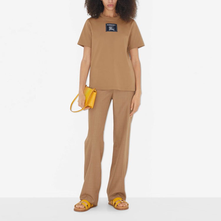 (Women) Burberry Logo Patch Crew Neck Straight Fit T-Shirt SS23  - Camel. 80657771 圖 4