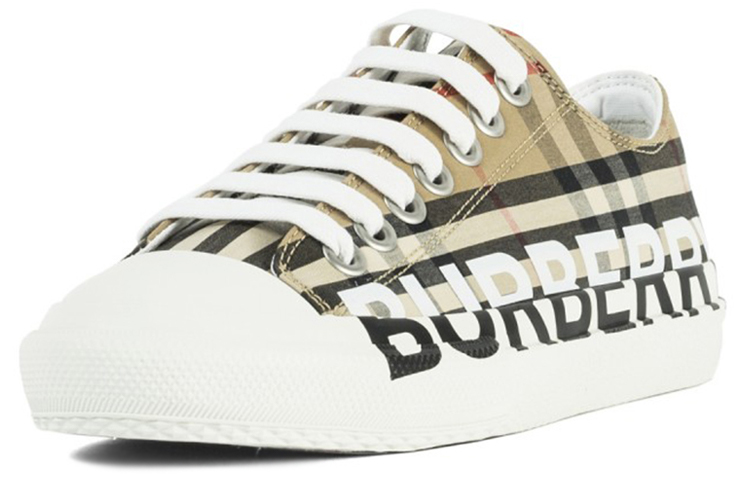Lookbook (W) Sneakers Kotak Klasik Logo Burberry Warna Beige Arsip 8024301
