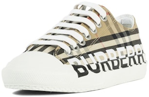 (W) Sneakers Kotak Klasik Logo Burberry Warna Beige Arsip 8024301 Lookbook (W) Sneakers Kotak Klasik Logo Burberry Warna Beige Arsip 8024301