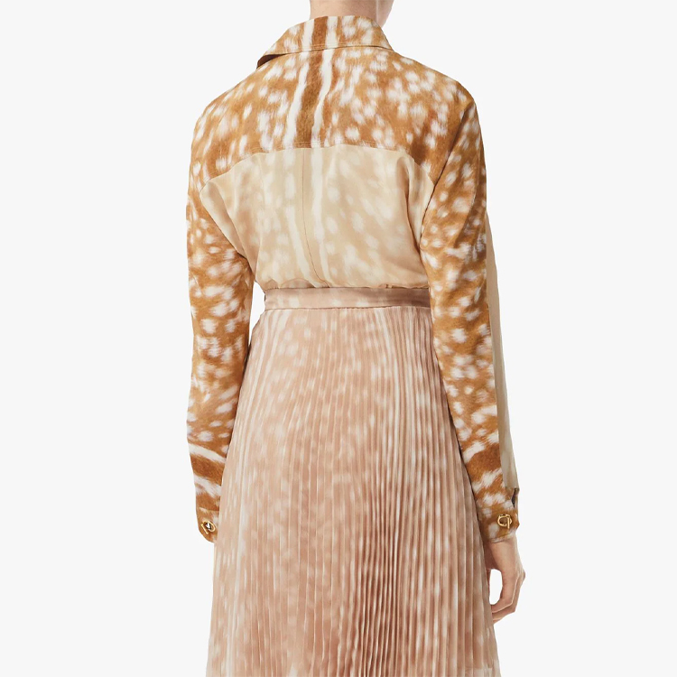 Purchase (W) 博柏利宽松版长袖衬衫配鹿印花口袋 - 卡其色. 80241041