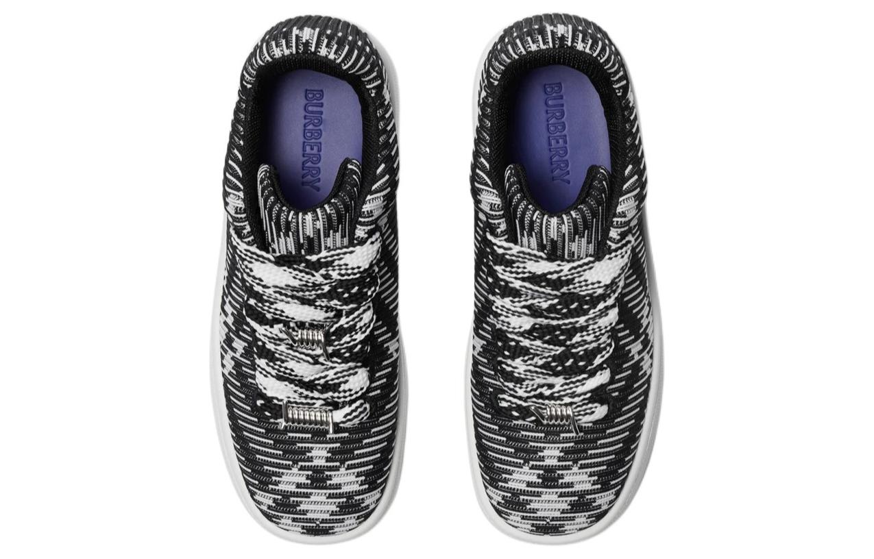 Lookbook (W) Burberry Low-Top 'Hitam dan Putih' Sneakers 80837751