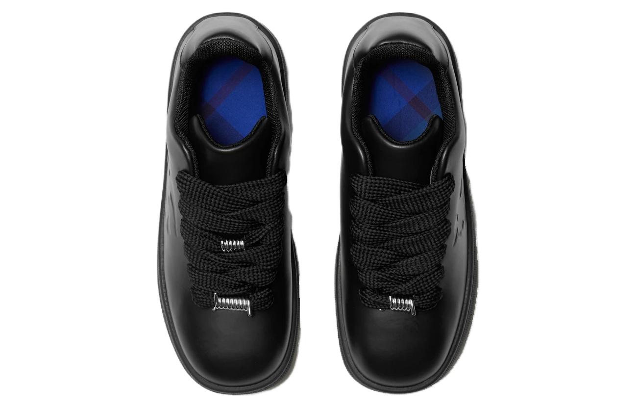 Lookbook (W) 버버리 심플 컴포트 블랙 레더 로우탑 (Beobeori Simpeul Keompoteu Beullaek Ledeo Roteutop) 80833841