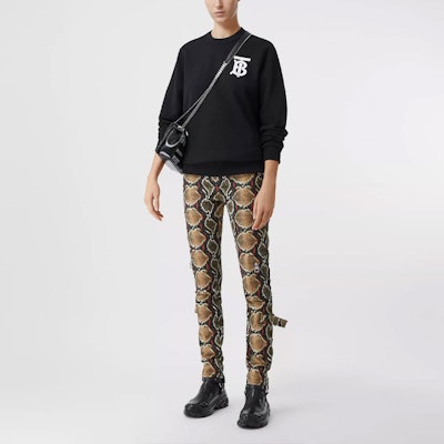 (W) Burberry Monogram Logo Crewneck Pullover Sweater Hitam 80243461 Details for (W) Burberry Monogram Logo Crewneck Pullover Sweater Hitam 80243461