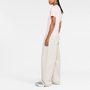 (W) Burberry Pink Logo Bordir Badge Crewneck T-Shirt Wanita SS23 Kaos Kasual. 80709161 Details for (W) Burberry Pink Logo Bordir Badge Crewneck T-Shirt Wanita SS23 Kaos Kasual. 80709161