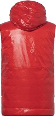 (W) バーバリー レッド ロゴ パッチ ジップ フード付き ダウン ベスト 80219671 Lookbook (W) バーバリー レッド ロゴ パッチ ジップ フード付き ダウン ベスト 80219671