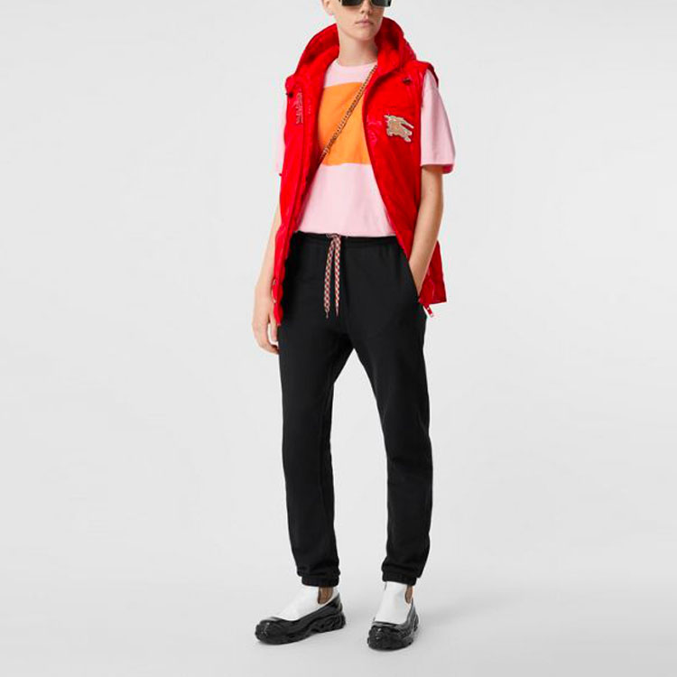 Shop (W) バーバリー レッド ロゴ パッチ ジップ フード付き ダウン ベスト 80219671