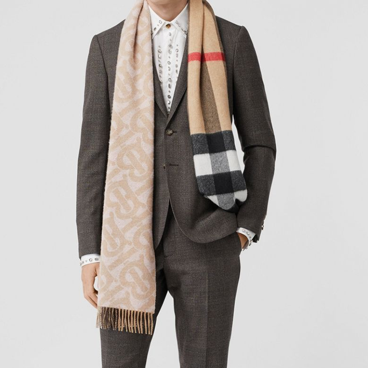 (Women) Burberry Reversible Check Cashmere Scarf in Snowflake White. 80437311 圖 4