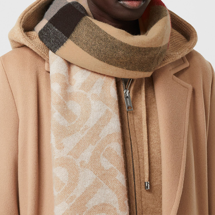 (Women) Burberry Reversible Check Cashmere Scarf in Snowflake White. 80437311 圖 5