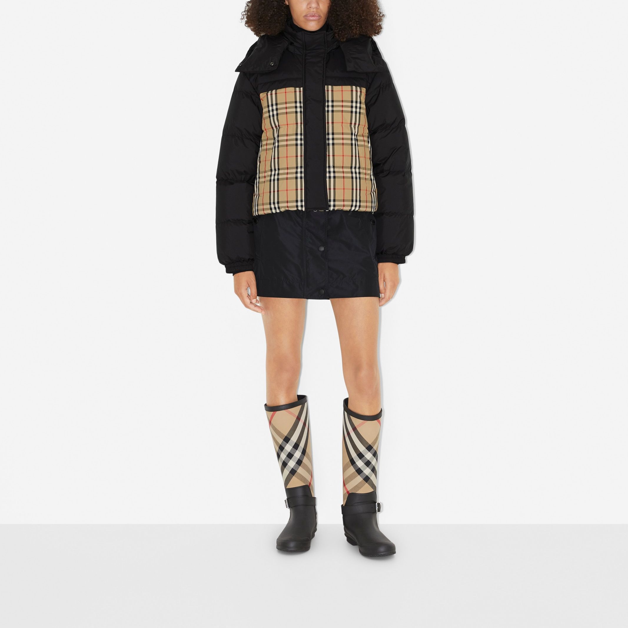 Lookbook (W) Burberry 雙面連帽長袖外套 女款 黑色. 80794751