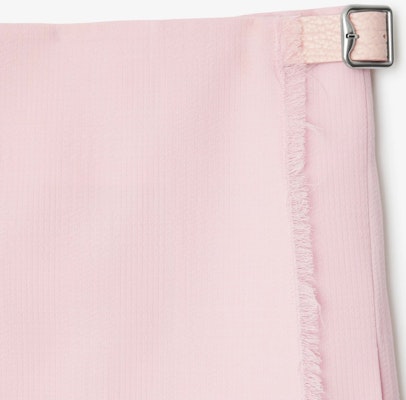 (Women) Burberry Solid Color Fringed Mid-Waist Straight Casual Skirt Women. 80830301 Sizing (Women) Burberry Solid Color Fringed Mid-Waist Straight Casual Skirt Women. 80830301