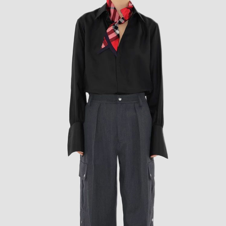 (Women) Burberry Solid Color Silk Scarf for Women in Scarlet Red. 80909791 圖 4