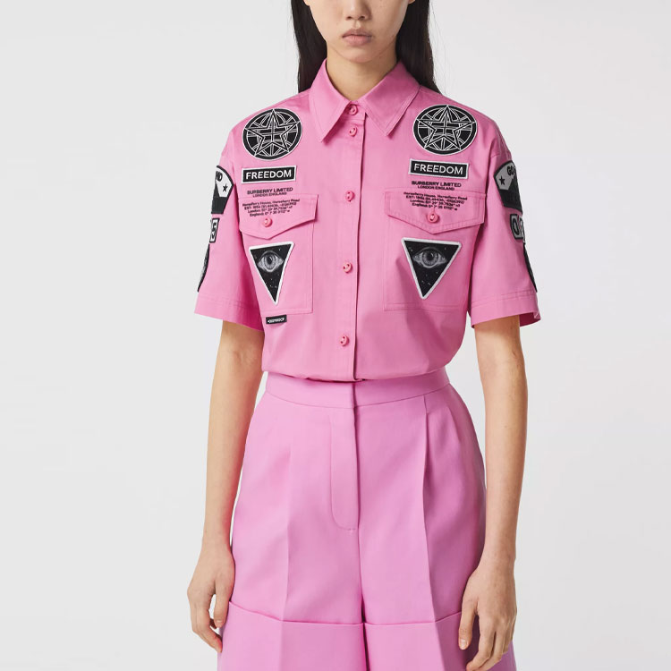 Lookbook (W) 博柏利 SS21 徽章贴饰粉色短袖衬衫 80417151