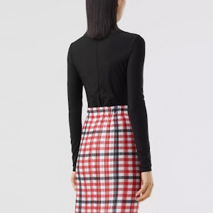 (W) Burberry SS21 Atasan Rajut Leher Tinggi Monogram Hitam 80388861 Shop (W) Burberry SS21 Atasan Rajut Leher Tinggi Monogram Hitam 80388861